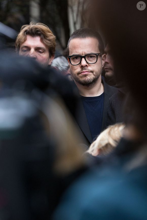 Le président de Libération Nicolas Demorand devant le siège du quotidien français Libération, le 18 novembre 2013 à Paris. Photo par Romain Boe/ABACAPRESS.COM