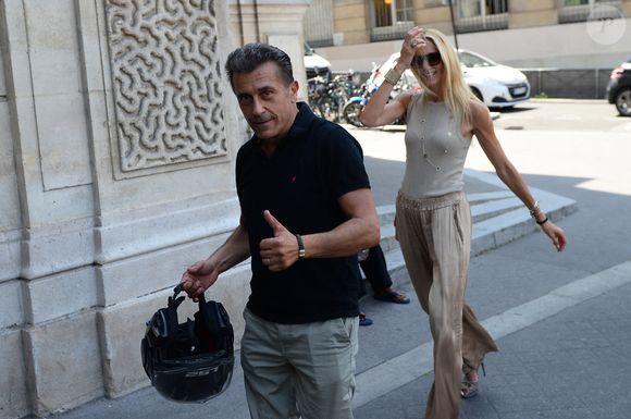 Albert Kassabi (Bébert du groupe Les Forbans) et sa femme Astrid - J.L.Lahaye s'est marié en secondes noces avec sa compagne P.Aubin à la mairie du 18ème arrondissement de Paris, le 2 juillet 2025. Photo par Agence / Bestimage