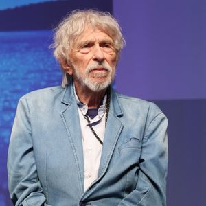 Les internautes ont applaudi son humour, soulignant que même à 91 ans, il sait toujours manier sarcasme et autodérision avec brio.

Exclusif - Pierre Richard sur scène lors de la présentation de son film "L'homme qui a vu l'ours qui a vu l'homme" au festival "Ciné Comédies" à Lens-Liévin, le 29 mai 2025.
© Denis Guignebourg/Bestimage
