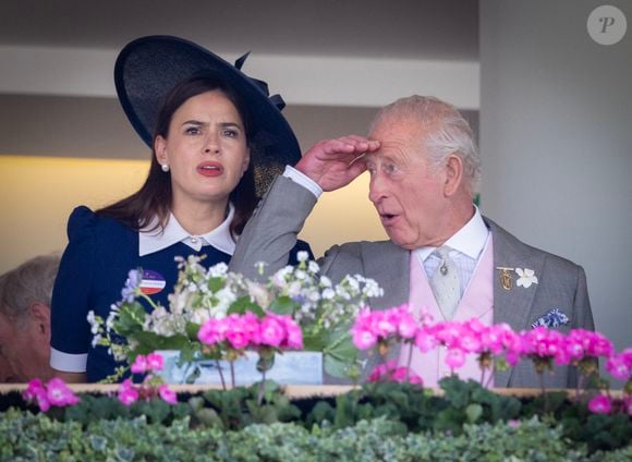 La comédienne confie qu'elle n'aimerait pas vivre la même chose.

Quatrième jour du meeting royal d'Ascot, à l'hippodrome d'Ascot, dans le Berkshire, au Royaume-Uni. Sur la photo : le roi Charles III, la reine Camilla Parker Bowles, reine consort d'Angleterre, et Sophie Winkleman. Photo par GOFF/BESTIMAGE