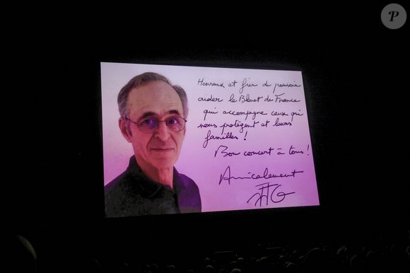 Semi Exclusif - Illustration dédicace de Jean-Jacques Goldman au concert des sentinelles à la salle Pleyel à Paris au profit de l'association "Bleuet de France" le 10 avril 2025.
L’intégralité des dons de ce spectacle sera reversée à l’Œuvre nationale du Bleuet de France qui vient en aide aux blessés des armées, aux victimes du terrorisme, aux combattants d’hier et d’aujourd’hui, aux pupilles de la Nation, aux veuves de guerre et aux familles endeuillées.

© Jack Tribeca / Bestimage