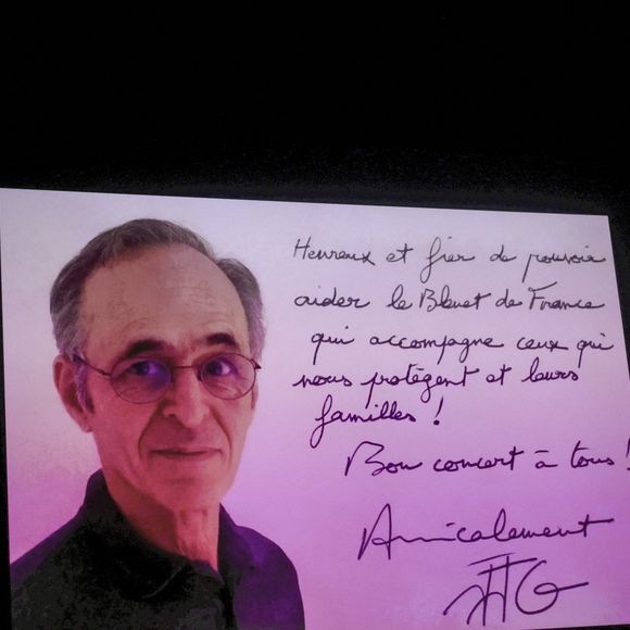 Semi Exclusif - Illustration dédicace de Jean-Jacques Goldman au concert des sentinelles à la salle Pleyel à Paris au profit de l'association "Bleuet de France" le 10 avril 2025.
L’intégralité des dons de ce spectacle sera reversée à l’Œuvre nationale du Bleuet de France qui vient en aide aux blessés des armées, aux victimes du terrorisme, aux combattants d’hier et d’aujourd’hui, aux pupilles de la Nation, aux veuves de guerre et aux familles endeuillées.

© Jack Tribeca / Bestimage