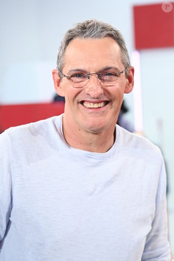 Exclusif - Vincent Dubois lors de l'enregistrement de l'émission Vivement dimanche au studio Rive gauche, présentée par M.Drucker, diffusée sur France 3 le 10 mai 2026, à Paris, France, le 14 avril 2026. © Guillaume Gaffiot/Bestimage