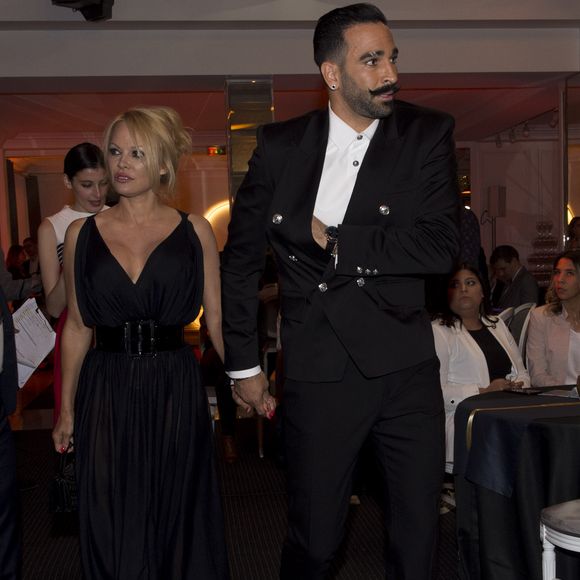 Adil Rami et Pamela Anderson lors de la soirée de la 28ème cérémonie des trophées UNFP (Union nationale des footballeurs professionnels) au Pavillon d'Armenonville à Paris, France, le 19 mai 2019.