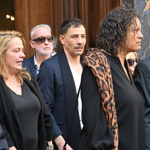 "Toujours soucieuses de protéger leur anonymat, sa fille Mindy et sa petite-fille Maelysse n’ont pas assisté à la cérémonie", a indiqué Delphine

Delphine, une amie proche de Loana, Julie et Christophe Mercy, Steevy Boulay - Sorties des obsèques de Loana Petrucciani en la cathédrale Sainte-Réparate à Nice le 10 avril 2026.  Bruno Bebert/Bestimage