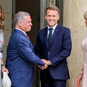 Le président français Emmanuel Macron et sa femme, la Première dame Brigitte Macron, reçoivent le roi Abdallah II de Jordanie et la reine Rania de Jordanie au palais présidentiel de l'Élysée à Paris, France, le 17 septembre 2026. © Christian Liewig/Bestimage