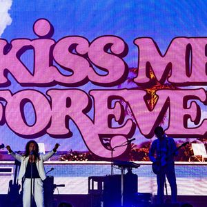 Julien Doré en concert au festival du Printemps de Pérouges au Château de Saint-Maurice-de-Rémens (01) le 25 juin 2025. © Sandrine Thesillat / PsNewZ / Bestimage