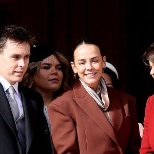 Stéphanie de Monaco est la mère de 3 enfants : Louis (32 ans) et Pauline (31 ans) dont le père est Daniel Ducruet, et Camille Gottlieb (26 ans), fruit de ses amours avec Jean-Raymond Gottlieb
Louis Ducruet, Camille Gottlieb, Pauline Ducruet, La princesse Stéphanie de Monaco - La famille princière au balcon du palais lors de la Fête Nationale de la principauté de Monaco le 19 novembre 2022.

© Dominique Jacovides / Bruno Bebert / Bestimage
