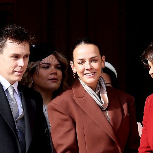 Stéphanie de Monaco est la mère de 3 enfants : Louis (32 ans) et Pauline (31 ans) dont le père est Daniel Ducruet, et Camille Gottlieb (26 ans), fruit de ses amours avec Jean-Raymond Gottlieb
Louis Ducruet, Camille Gottlieb, Pauline Ducruet, La princesse Stéphanie de Monaco - La famille princière au balcon du palais lors de la Fête Nationale de la principauté de Monaco le 19 novembre 2022.

© Dominique Jacovides / Bruno Bebert / Bestimage