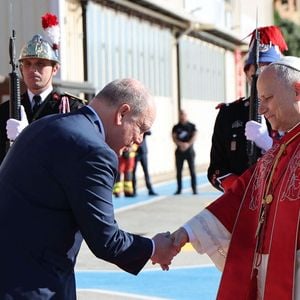 Accueil du pape Léon XIV à l'héliport de Monaco par le prince Albert II de Monaco et la princesse Charlène - Visite historique du pape Léon XIV à Monaco le 28 mars 2026.
© Dominique Jacovides - Bruno Bebert / Bestimage