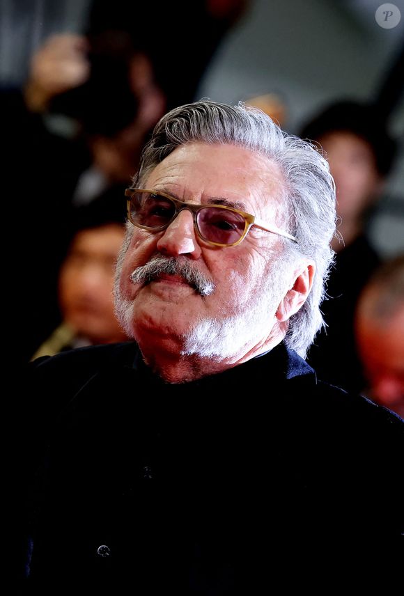 Daniel Auteuil - Montée des marches du film " L'objet du délit " lors du 79ème Festival International du Film de Cannes, le 22 mai 2026. © Jacovides-Moreau / Bestimage