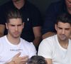 Une blessure impressionnante qui nécessite évidemment une prise en charge immédiate, du repos absolu, et qui va l'éloigner des terrains pour une durée encore indéterminée. 

Luca et Enzo Zidane dans les tribunes des Internationaux de France de Tennis de Roland Garros à Paris, le 10 juin 2018. © Dominique Jacovides - Cyril Moreau/Bestimage