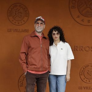 Eric Cantona et sa femme Rachida Brakni lors des Internationaux de France de Tennis de Roland Garros 2025, à Paris, France, le 7 juin 2025.

© Cyril Moreau / Bestimage