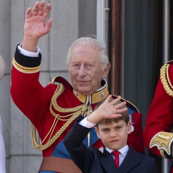 Le roi Charles III d'Angleterre, Le prince Louis de Galles, - Les membres de la famille royale britannique au balcon de Buckingham Palace lors de la cérémonie Trooping the Colour à Londres, le 14 juin 2025. Affecté par le crash du Boeing 787 Dreamliner à Ahmedabad du 12 juin, le souverain et les officiels porteront un brassard noir en hommage aux plus de 270 victimes. Bon nombre d'elles étaient des ressortissants britanniques.
© Goff Inf / Bestimage