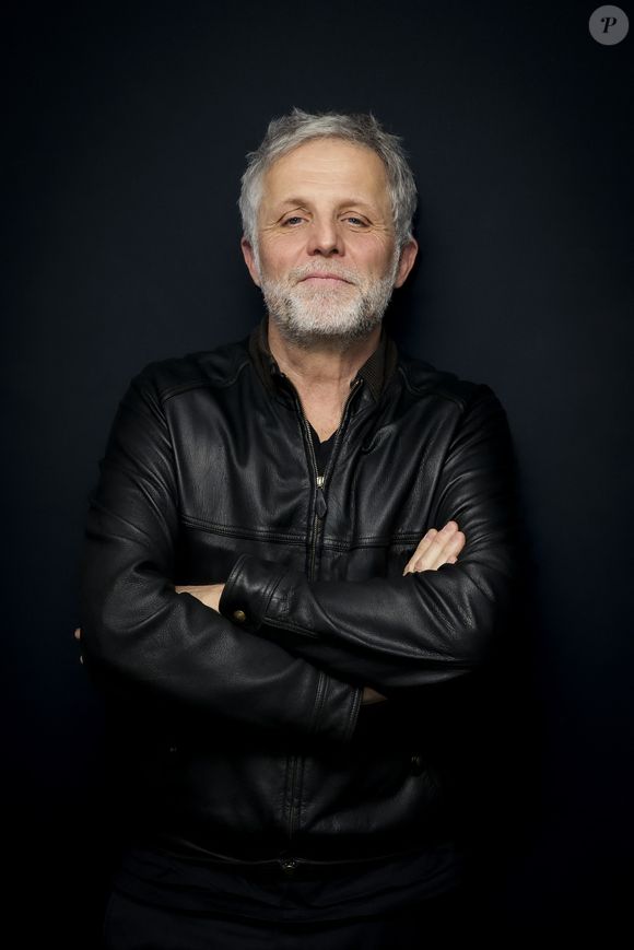 Exclusif -  Stéphane Guillon pose lors de sa venue dans le « 15h-16h » présenté par CS. Cohen et diffusé en direct sur Radio J, à Paris, France, le 27 janvier 2025. © Jack Tribeca / Bestimage