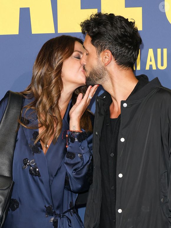 Vêtue d’une tenue de fitness, Julia apparaît en plein effort, concentrée et déterminée. 

Julia Flabat et Eddy Papeo - Photocall du film "Fall Guy" au cinéma UGC Normandie à Paris le 23 avril 2024. © Coadic Guirec/Bestimage