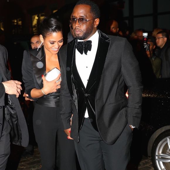 La chanteuse explique que le rappeur l’obligeait à coucher avec des hommes recrutés sur des sites de petites annonces devant lui

Cassie et son compagnon Sean Combs (Sean John, Puff Daddy, Puffy, Diddy, P. Diddy, Brother Love) sont allés diner au restaurant Craig avant d'aller à la soirée Pre-Grammy à New York, le 27 janvier 2018. Backgrid USA / Bestimage