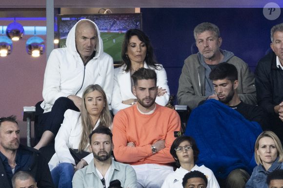 Zinedine Zidane et sa femme Véronique, Luca Zidane et sa compagne Marina, Théo Zidane - Les célébrités assistent à la victoire du Real Madrid face à Liverpool (1-0) en finale de la Ligue des Champions au stade de France, le 28 mai 2022. © Cyril Moreau / Bestimage