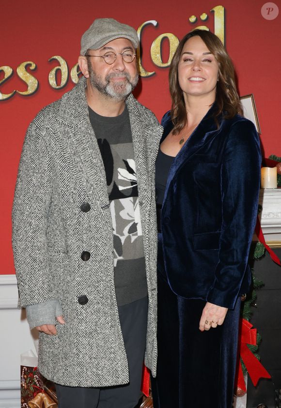 Agathe Bonitzer, qui joue une malade en phase terminale, refuse de voir le film en raison du décès récent de sa mère, la réalisatrice Sophie Fillières.

Kad Merad et sa femme Julia Vignali - Avant-première du film "Les boules de Noël" au cinéma Pathé-Wepler à Paris. Le 14 novembre 2024
© Coadic Guirec / Bestimage