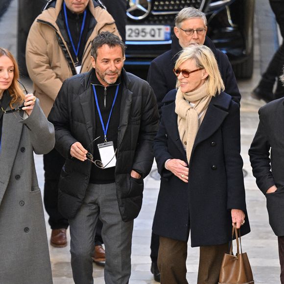 Bernard Montiel et Chantal Ladesou arrivent à l'église Notre-Dame de l'Assomption, pour la cérémonie funéraire de l'actrice française Brigitte Bardot, à Saint-Tropez, dans le sud-est de la France, le 7 janvier 2026. L'actrice française Brigitte Bardot, symbole de la libération sexuelle dans les années 1950 et 1960, qui s'est réinventée en défenseuse des droits des animaux et a embrassé des opinions d'extrême droite, est décédée le 28 décembre 2025 à l'âge de 91 ans. Photo par Julien Reynaud/APS-Medias/ABACAPRESS.COM
