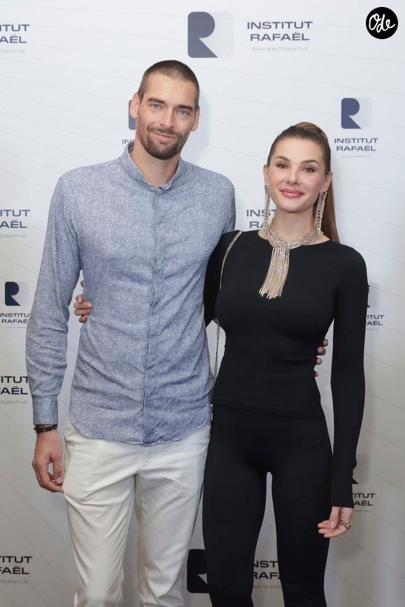 Camille Lacourt et sa compagne Alice Detollenaere - De nombreuses personnalités ont assisté au dîner de gala annuel de l'Institut Rafaël-Santé intégrative au Pavillon Gabriel à Paris, le 8 novembre 2022. © Jack Tribeca / Bestimage