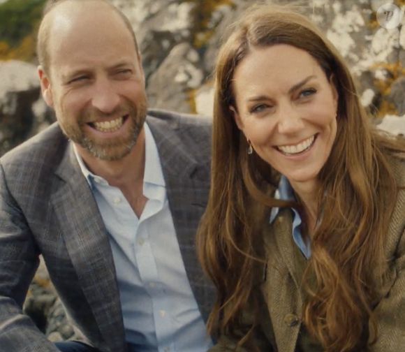 Si plusieurs tabloïds ont affirmé qu'ils allaient poser leurs valises au Fort Belvedere, les intéressés devraient finalement s'installer à Forest Lodge, l'une des propriétés du roi Charles III doté de huit chambres, situé au cœur du Windsor Great Park


Crédit photo : Le prince et la princesse de Galles (JLPPA / Bestimage).  La princesse britannique Kate Middleton aux côtés de son mari, le prince William a narré une nouvelle vidéo dans laquelle elle révèle avoir "embrassé le pouvoir guérisseur de la natur" pendant son traitement contre le cancer.