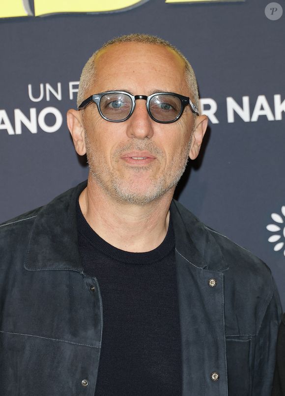 Le temps de deux numéros seulement, il a accepté d'intégrer une émission bien connue sur les ondes de la radio la plus écoutée de France.

Gad Elmaleh - Première du film "Juste une illusion" au cinéma Le Grand Rex à Paris le 22 mars 2026. © Coadic Guirec/Bestimage