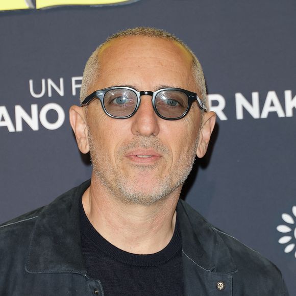 Le temps de deux numéros seulement, il a accepté d'intégrer une émission bien connue sur les ondes de la radio la plus écoutée de France.

Gad Elmaleh - Première du film "Juste une illusion" au cinéma Le Grand Rex à Paris le 22 mars 2026. © Coadic Guirec/Bestimage