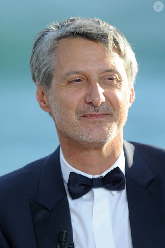 Antoine de Caunes apparaît dans l'émission Le Grand Journal de Canal + lors du 68e Festival de Cannes à Cannes, France, le 20 mai 2015. Photo par Alban Wyters/ABACAPRESS.COM