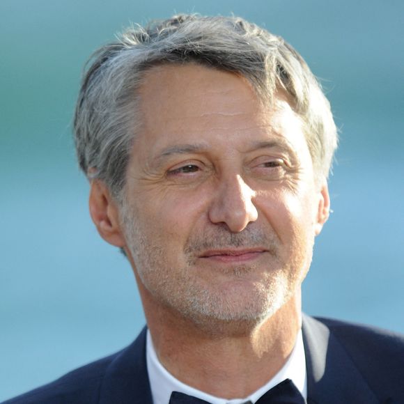 Antoine de Caunes apparaît dans l'émission Le Grand Journal de Canal + lors du 68e Festival de Cannes à Cannes, France, le 20 mai 2015. Photo par Alban Wyters/ABACAPRESS.COM