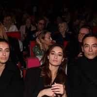 Alain Delon : Au bord de la piscine de sa propriété de Douchy, sa petite fille Loup vit un moment précieux avec un membre phare du clan
