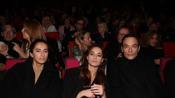 Alain Delon : Au bord de la piscine de sa propriété de Douchy, sa petite fille Loup vit un moment précieux avec un membre phare du clan