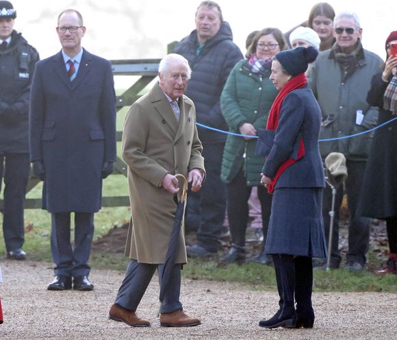 Le roi Charles III et la princesse Anne assistent à l'office du dimanche matin dirigé par le révérend chanoine Paul Williams à l'église St. Mary Magdalene à Sandringham - 29 décembre 2024 Imago/PsnewZ/Bestimage