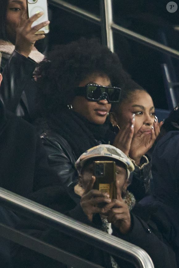 Ebony (Star Academy 2024) - Célébrités dans les tribunes du match de Ligue 1 McDonald's opposant le Paris Saint-Germain (PSG) à L’AS Monaco (4-1) au Parc des Princes à Paris le 7 février 2024. © Cyril Moreau/Bestimage