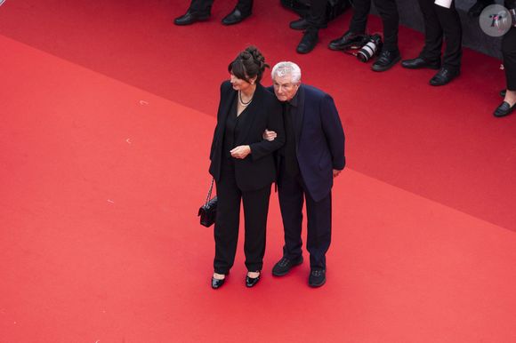 Tout en soulignant : "J’ai appelé mon petit frère, Yannick, pour lui proposer de m’accompagner dans ma visite d’une dizaine de maisons. Celle-là était, à première vue, loin de la bâtisse de mes rêves, que j’imaginais avec des pierres, du caractère".

Valérie Perrin et son mari Claude Lelouch - Montée des marches du film « Partir un jour » pour la cérémonie d’ouverture du 78ème Festival International du Film de Cannes, au Palais des Festivals à Cannes. Le 13 mai 2025 © Olivier Borde / Bestimage