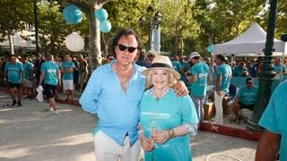 Nicoletta avec son mari producteur, de 16 ans son cadet : le couple entouré d'autres stars pour un événement à Saint-Tropez