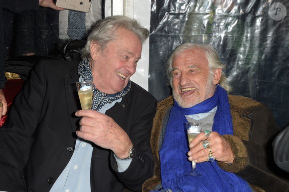 Alain Delon et Jean-Paul Belmondo - Célébrités lors de l'inauguration de la grande roue de Paris, France, le 17 novembre 2017. © Coadic Guirec/Bestimage