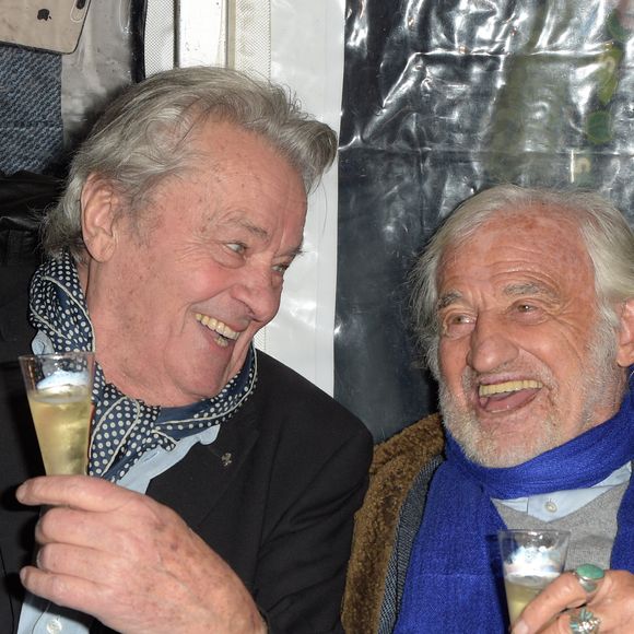Alain Delon et Jean-Paul Belmondo - Célébrités lors de l'inauguration de la grande roue de Paris, France, le 17 novembre 2017. © Coadic Guirec/Bestimage