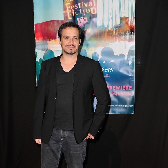 Alexandre Astier arrive sur le tapis rouge de la cérémonie de clôture du 15e Festival De La Fiction TV de La Rochelle le 14 septembre 2013. Agence / Bestimage