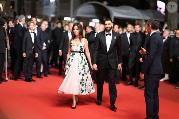 Ils sont apparus main dans la mais devant les photographes

Karim Benzema et Lyna Khoudri assistent au tapis rouge de "13 Jours 13 Nuits" lors de la 78ème édition du Festival de Cannes au Palais des Festivals le 23 mai 2025 à Cannes, France. Photo de Jerome Domine/ABACAPRESS.COM