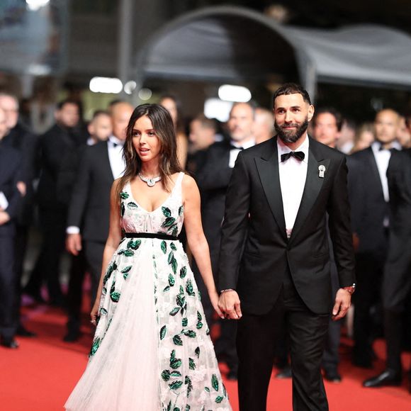 Ils sont apparus main dans la mais devant les photographes

Karim Benzema et Lyna Khoudri assistent au tapis rouge de "13 Jours 13 Nuits" lors de la 78ème édition du Festival de Cannes au Palais des Festivals le 23 mai 2025 à Cannes, France. Photo de Jerome Domine/ABACAPRESS.COM