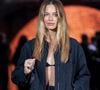 Guidée par le parfumeur Olivier Polge, elle a arpenté les célèbres plantations de jasmin de la région.   

Margot Robbie au Défilé de mode Chanel Collection Printemps-Été 2026 dans le cadre de la Fashion Week de Paris, le 6 octobre 2025. 

© Olivier Borde / Bestimage