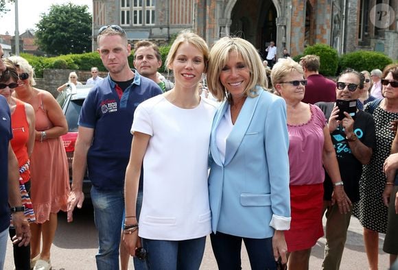 Et comme le rapporte Le Figaro, il se pourrait bien qu'ils aient trouvé leur bonheur ailleurs, toujours au Touquet. 

La première dame Brigitte Macron (Trogneux) et sa fille Tiphaine Auzière vont voter à la mairie du Touquet pour le second tour des législatives, au Touquet le 18 juin 2017. © Sébastien Valiela-Dominique Jacovides/Bestimage