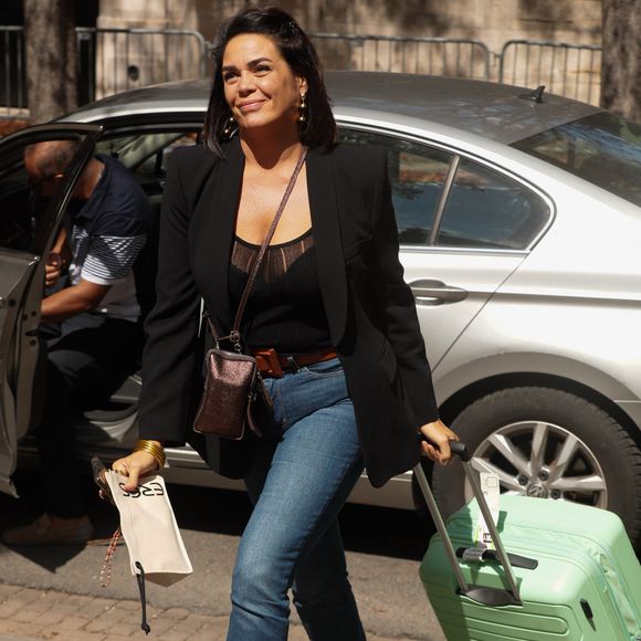 Lola Dewaere - Arrivées à l'enregistrement de l'émission "Vivement Dimanche" au Studio Gabriel à Paris, France, le 23 août 2022, qui sera diffusée le 28 août sur France 3. 

© Christophe Clovis/Bestimage