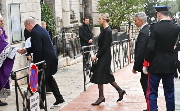 Le prince Albert II de Monaco et la princesse Charlène de Monaco - Obsèques de Didier Guillaume (ancien ministre de l'Agriculture entre 2018 et 2020 et ancien Ministre d'Etat de Monaco 2024–2025) en la cathédrale Notre-Dame-Immaculée de Monaco le 23 janvier 2025. © Bruno Bebert/Bestimage