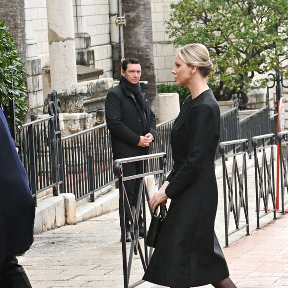 Le prince Albert II de Monaco et la princesse Charlène de Monaco - Obsèques de Didier Guillaume (ancien ministre de l'Agriculture entre 2018 et 2020 et ancien Ministre d'Etat de Monaco 2024–2025) en la cathédrale Notre-Dame-Immaculée de Monaco le 23 janvier 2025. © Bruno Bebert/Bestimage