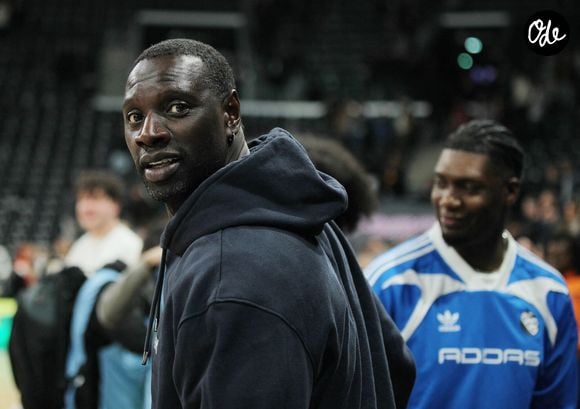 Omar Sy - Les célébrités assistent à la victoire du club Paris Basketball face au Baskonia Vitoria (67-65) à l'Adidas Arena à Paris. © Jonathan Rebboah / Panoramic / Bestimage