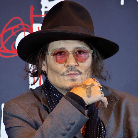 Johnny Depp donne une conférence de presse pour son exposition "A Bunch of Stuff" à Tokyo (Japon), le 27 novembre 2025.

Action Press / Bestimage