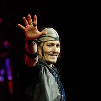 Johnny Depp : l'acteur apparaît sur la scène de l'Adidas Arena de Paris avec son groupe de musique