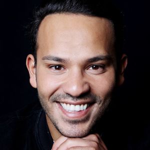 Mohamed Bouhafsi pose à Paris, France, le 06 octobre 2022. Photo par Jerome Domine/ABACAPRESS.COM